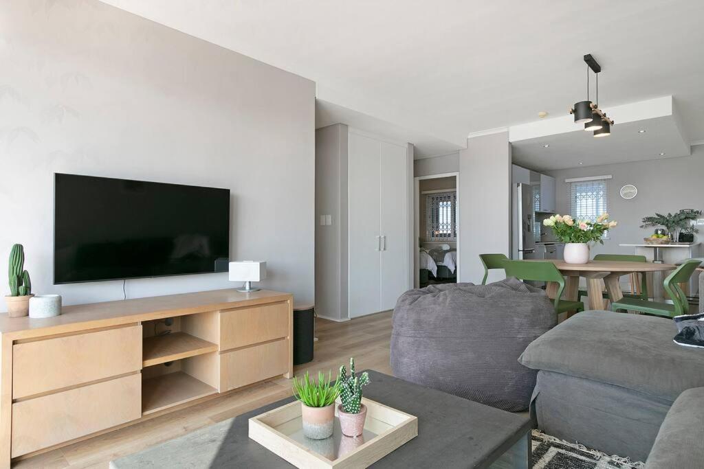 Horizon Bay 205 Self-catering Beachfront *
